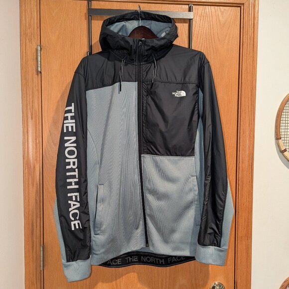 The North Face Essential Hooded Performance Jacket - Picture 4 of 13